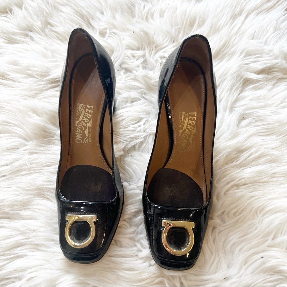 Salvatore Ferragamo Black Patent Leather Gold Logo Heels Women’s Size 6.5B - Picture 1 of 9